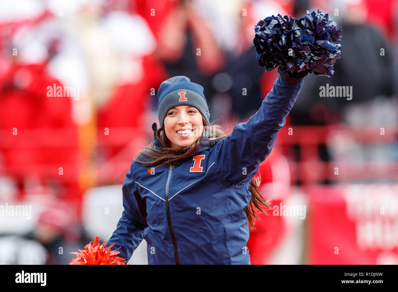 Lincoln, NE. Usa 10 Nov, 2018. Illinois Fighting Illini Cheerleader in Aktion während der NCAA Division 1 Football Game zwischen Illinois Fighting Illini und den Nebraska Cornhuskers bei Memorial Stadium in Lincoln, NE. Teilnahme: 88,316. Nebraska gewann 54-35. Michael Spomer/Cal Sport Media/Alamy leben Nachrichten Stockfoto