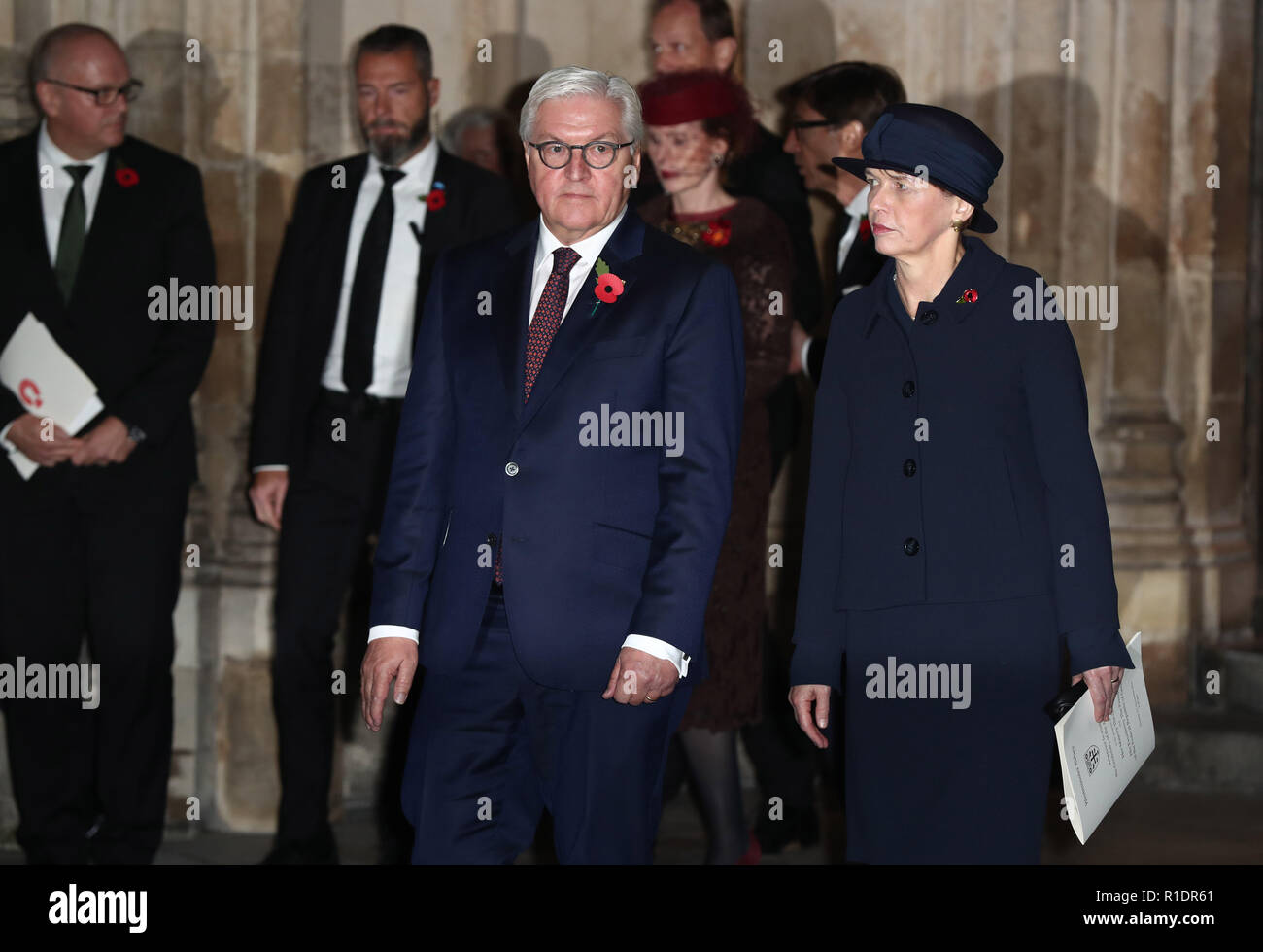 Deutsche Präsident Frank-Walter Steinmeier und seine Frau Elke Budenbender verlassen, Westminster Abbey, London, nach der Teilnahme an einem nationalen Dienst an den 100. Jahrestag des Waffenstillstandes markieren. Stockfoto