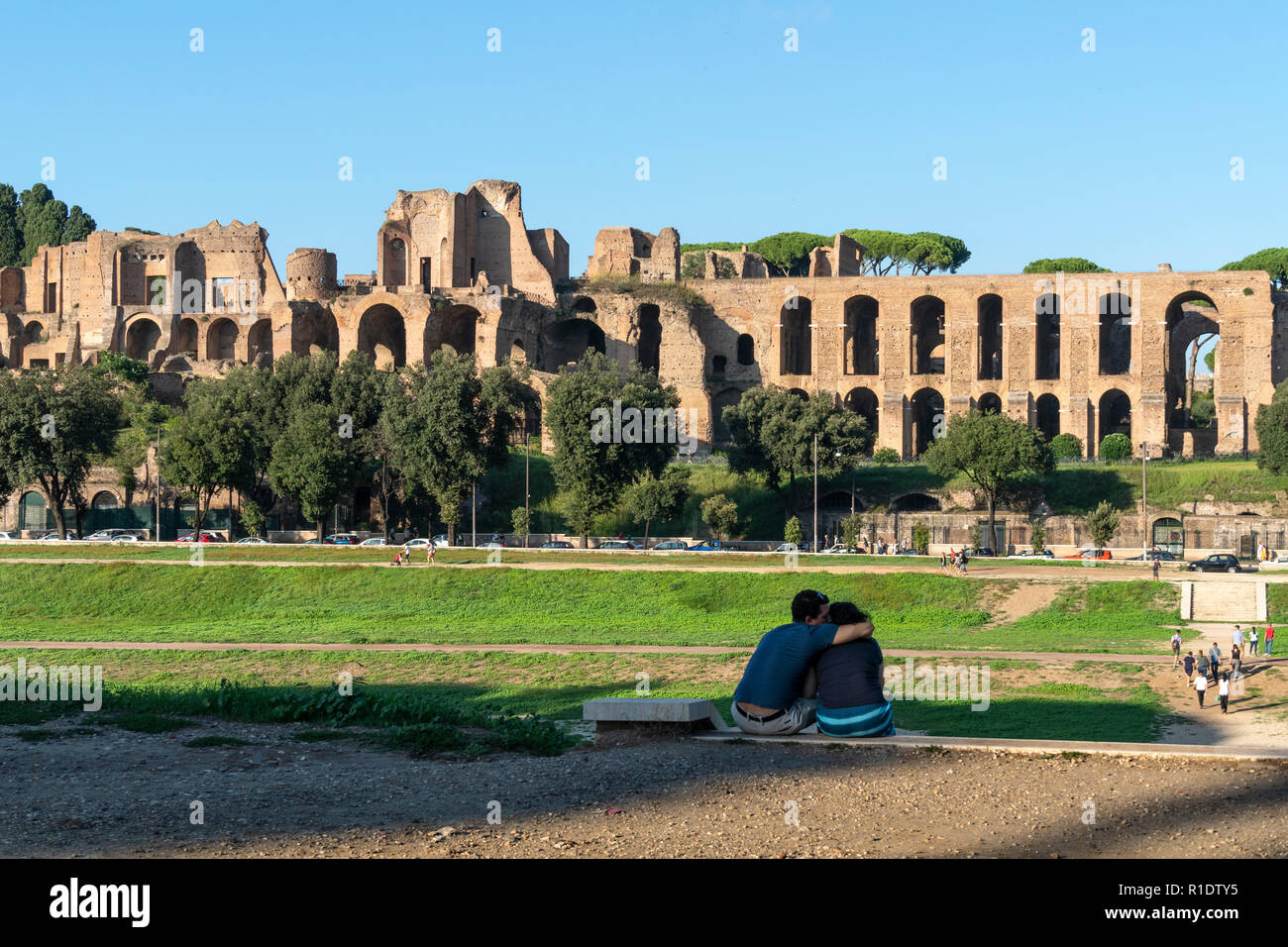 Blick über die Ruinen von Domus Augustana, Teil des Palastes von Domitian, auf dem Palatin Hügel; von Circo Massimo gesehen. Rom, Latium, Es Stockfoto