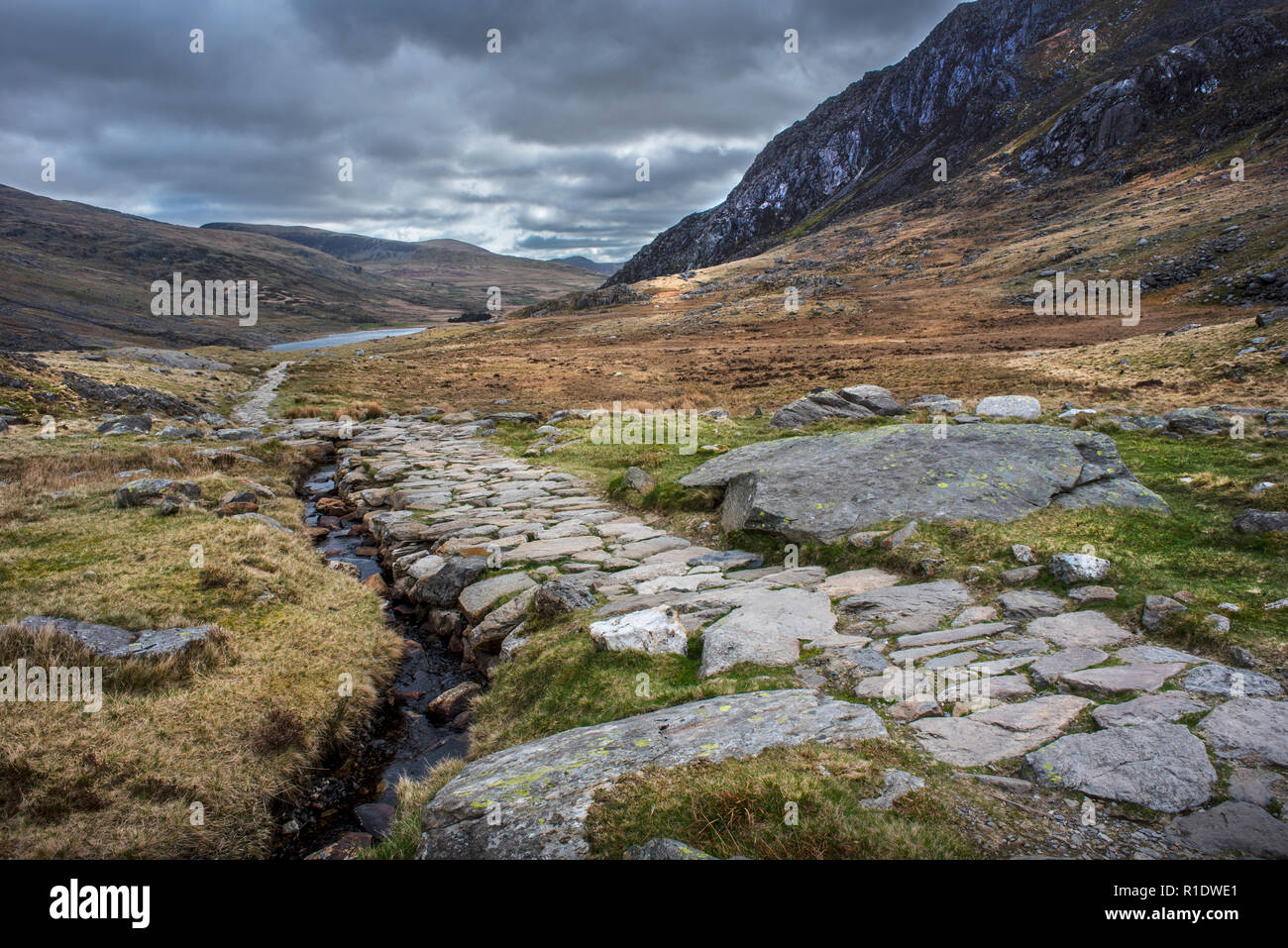 See in der Nähe von Lake Idwal Ogwen toll wandern und klettern Land Stockfoto
