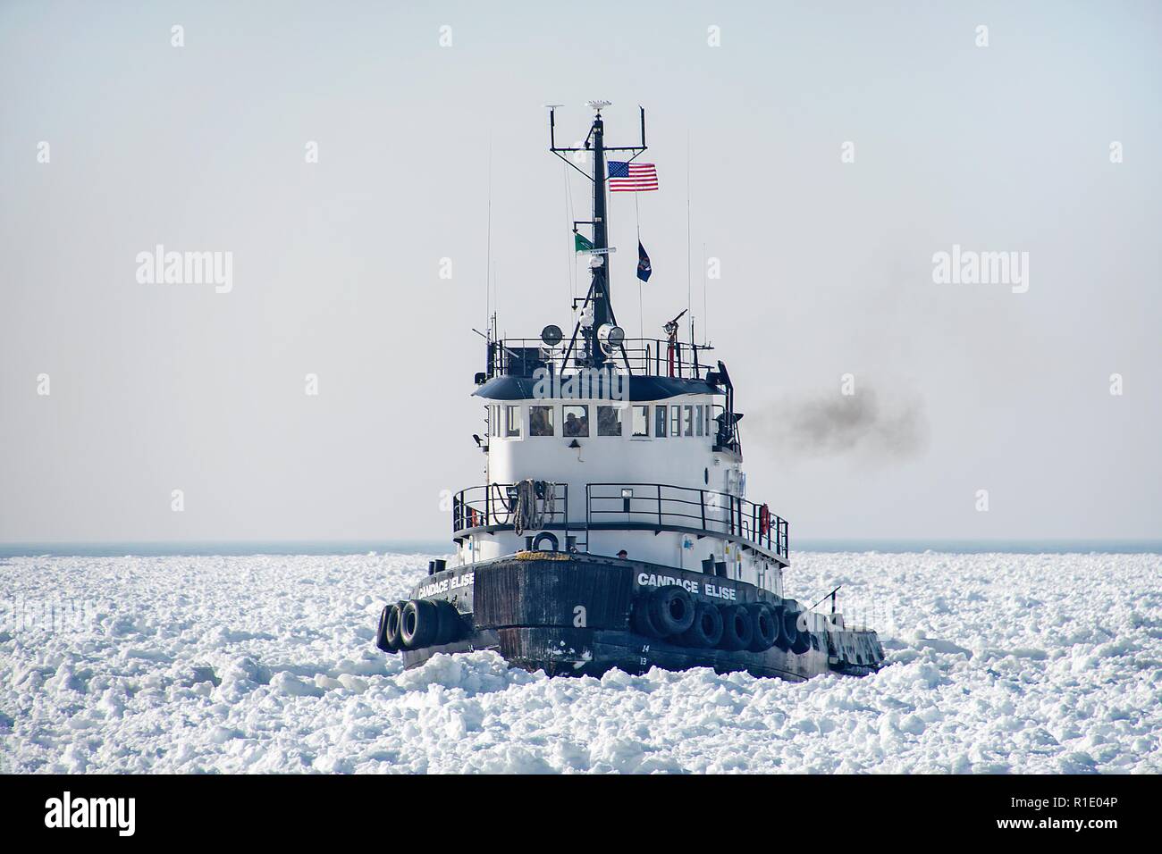 Candace Elise tugboat in gefrorenen See Michigan Hafen in Holland, Michigan Stockfoto