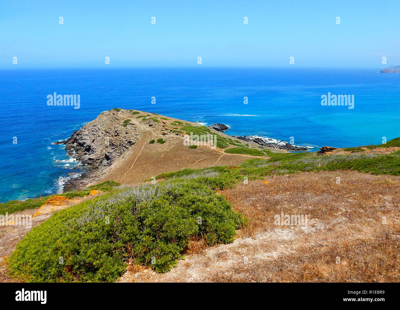 Wilde felsige Klippe an der Küste von Sardinien, Torre dei Corsari Stockfoto