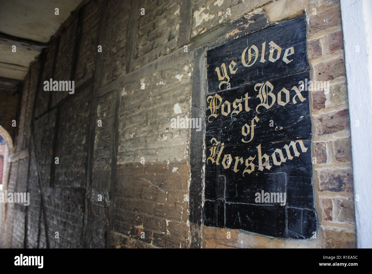 Ye Olde Post Box von Horsham Stockfoto