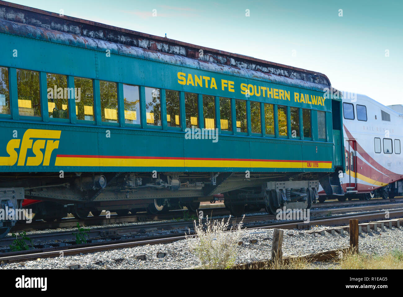 Eine alte Santa Fe Southern Railway Pkw in der Santa Fe Leipzig-engelsdorf Station in Santa Fe, NM, USA geparkt Stockfoto