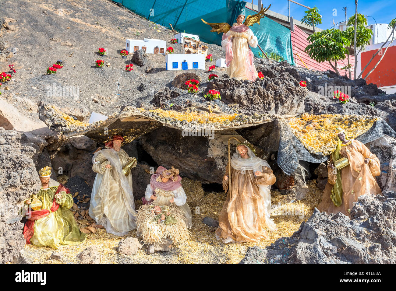 Weihnachten Krippe zeigt die Höhle mit dem Baby Jesus, Maria und Joseph auf Lanzarote. Stockfoto
