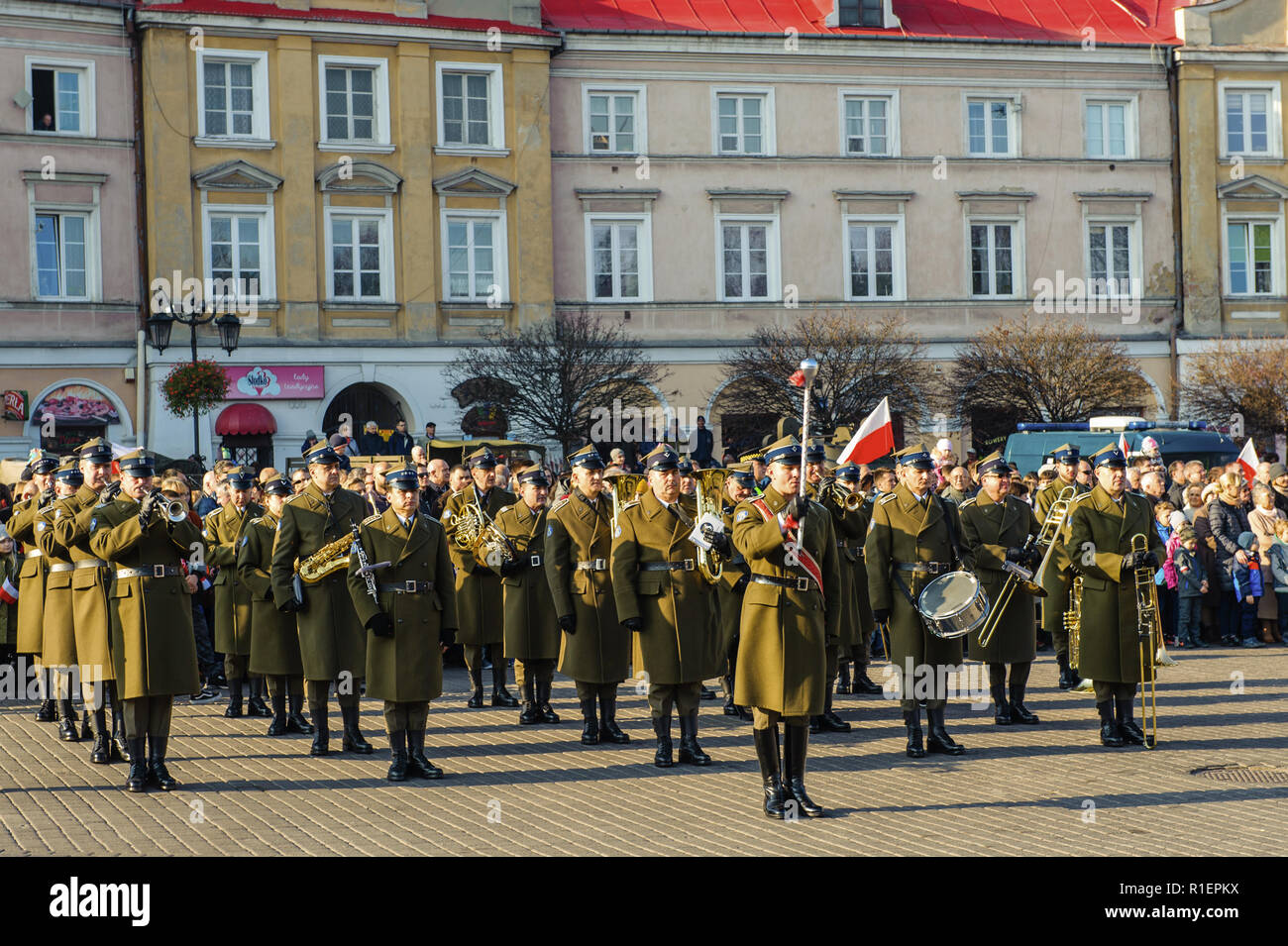 Militärparade in Lublin am Schlossplatz Stockfoto