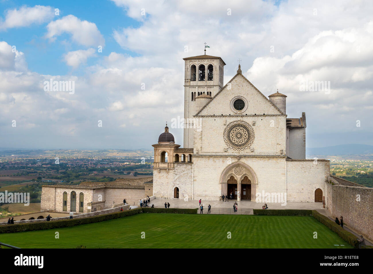 ASSISI, Italien - 27. Oktober 2018: Die berühmten Basilika des Hl. Franziskus von Assisi (Basilika Papale di San Francesco) Stockfoto