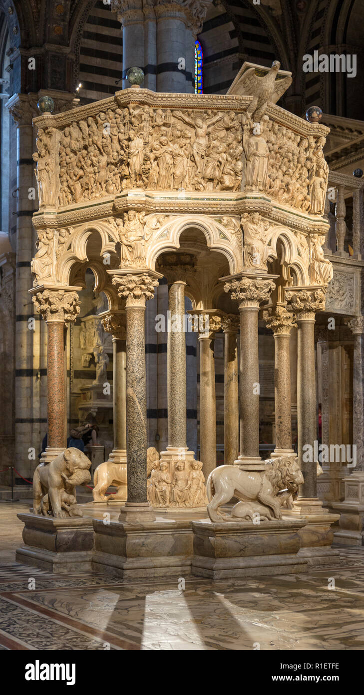 SIENA, Italien - 27. Oktober 2018: Einrichtung der Metropolitan Kathedrale der Heiligen Maria der Himmelfahrt Stockfoto