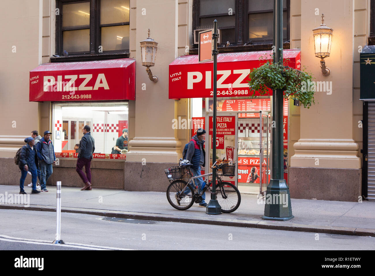 Little Italy Pizzeria 32nd Street, New York City, Vereinigte Staaten von Amerika. Stockfoto