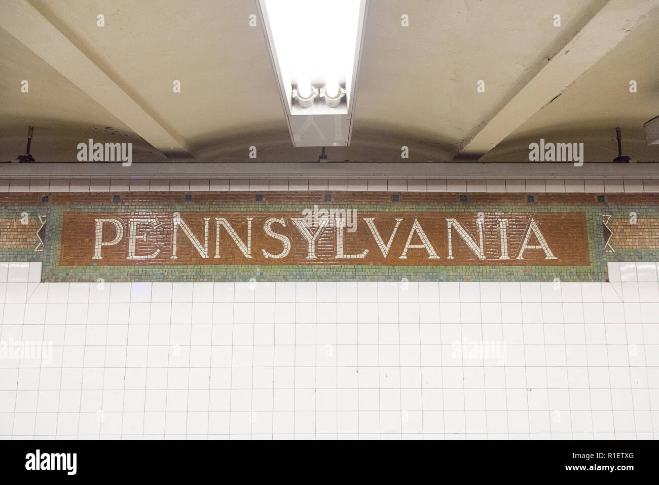 Mosaikzeichen für die Pennsylvania Station, New York City, Vereinigte Staaten von Amerika. Stockfoto
