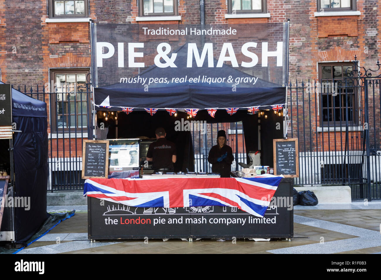 Street Food London: London Pie und Brei. (Street Food UK.) (britisches Essen.) Stockfoto