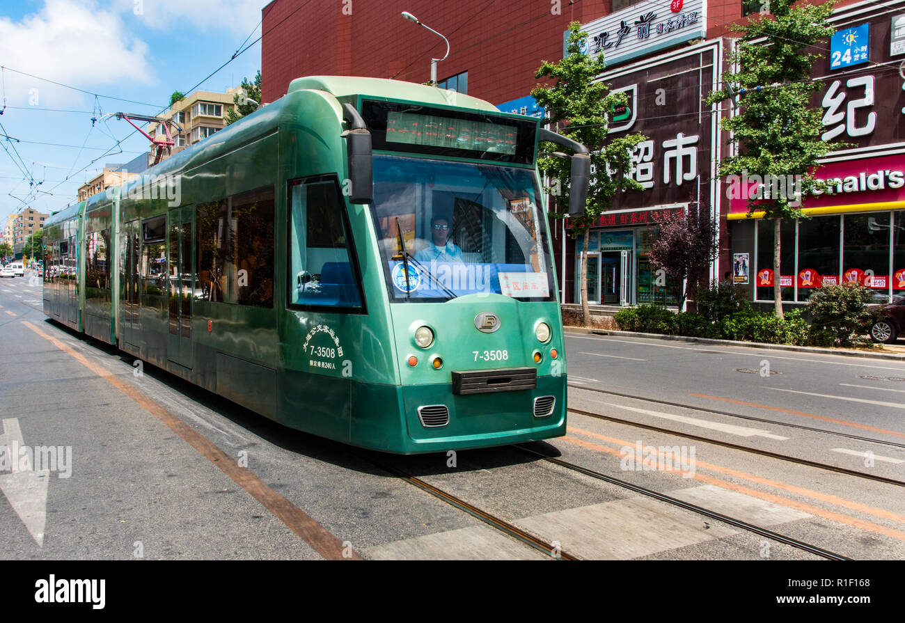 DALIAN, Provinz Liaoning, China - 22 May 2018: Dalian hat eine umfangreiche Tram Service Stockfoto