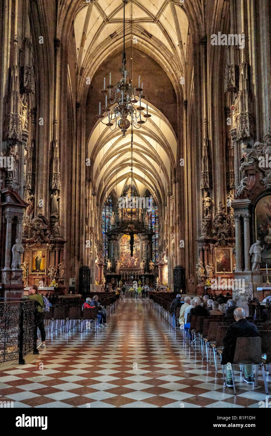Wien, Österreich - September 02, 2018. Saint Stephen's Cathedral innen Stockfoto