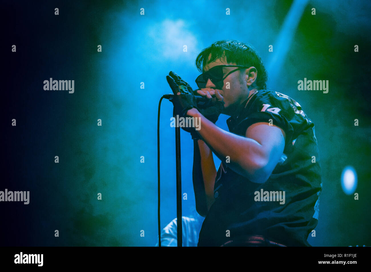 Island, Reykjavik - November 10, 2018. Der amerikanische Sänger, Songwriter und Musiker Julian Casablancas (dargestellt) führt ein Live Konzert mit seiner Band die Voidz während des Isländischen Festival Iceland Airwaves 2018 in Reykjavik. (Foto: Gonzales Foto - Tord Litleskare). Stockfoto