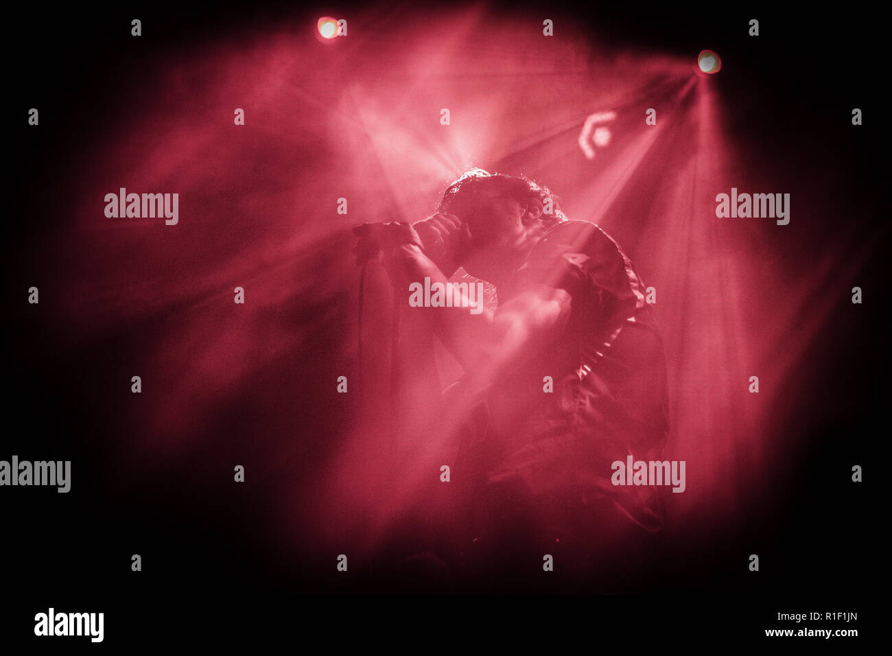 Island, Reykjavik - November 10, 2018. Der amerikanische Sänger, Songwriter und Musiker Julian Casablancas (dargestellt) führt ein Live Konzert mit seiner Band die Voidz während des Isländischen Festival Iceland Airwaves 2018 in Reykjavik. (Foto: Gonzales Foto - Tord Litleskare). Stockfoto