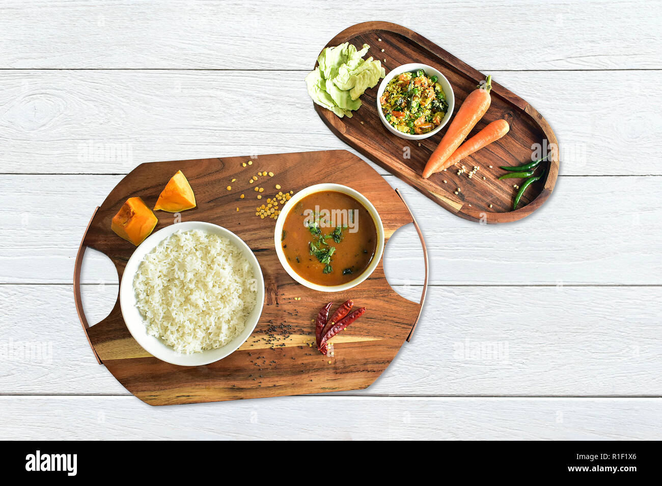 Lecker, Mouth-Watering, Yummy, Würzig, südindischer Kürbis-Curry/Sauce mit Reis und Gemüse Stockfoto