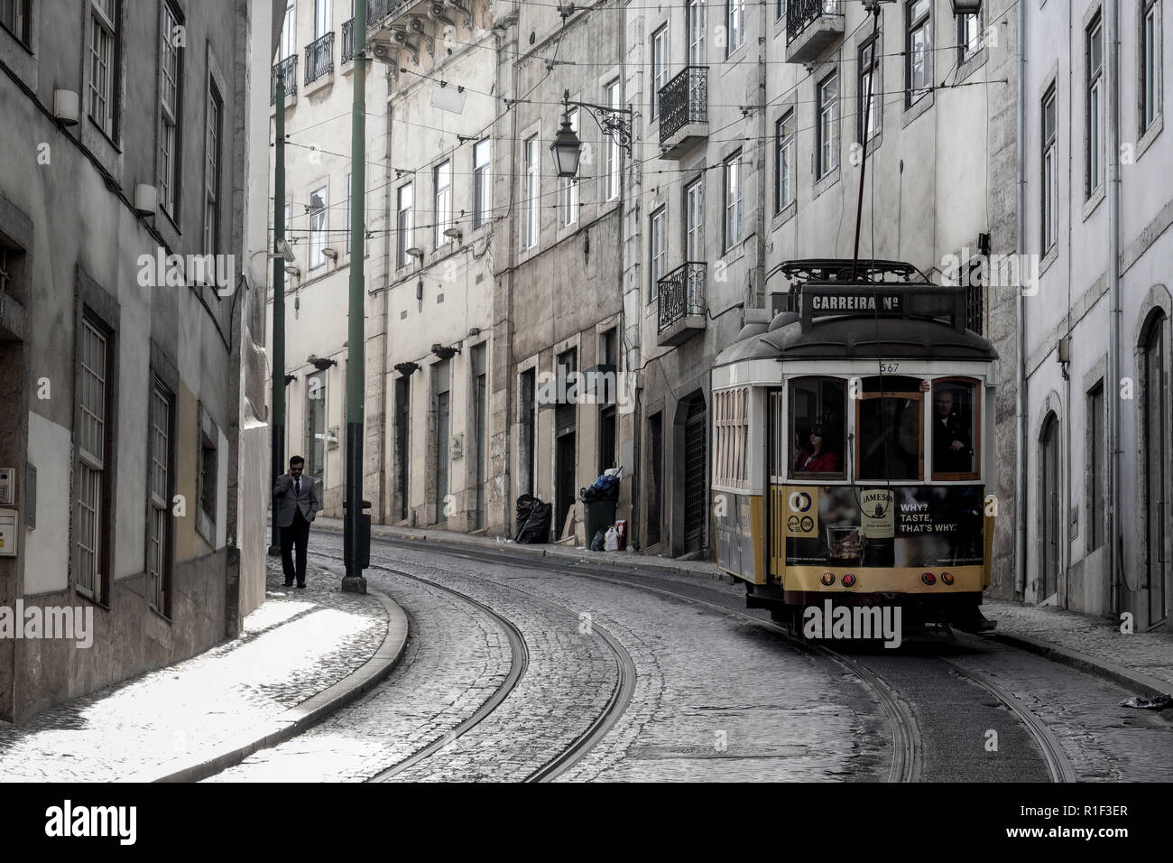 Der Lissabonner Straßenbahn-Netz, in Betrieb seit 1873, besteht derzeit aus sechs städtischen Linien. Im Jahr 1901 wurde das Netz elektrifiziert. Der Niedergang der Net Stockfoto