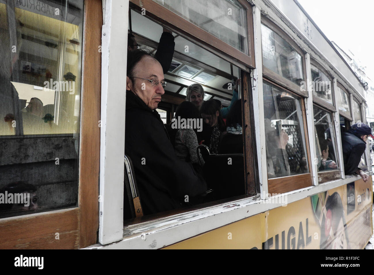 Der Lissabonner Straßenbahn-Netz, in Betrieb seit 1873, besteht derzeit aus sechs städtischen Linien. Im Jahr 1901 wurde das Netz elektrifiziert. Der Niedergang der Net Stockfoto