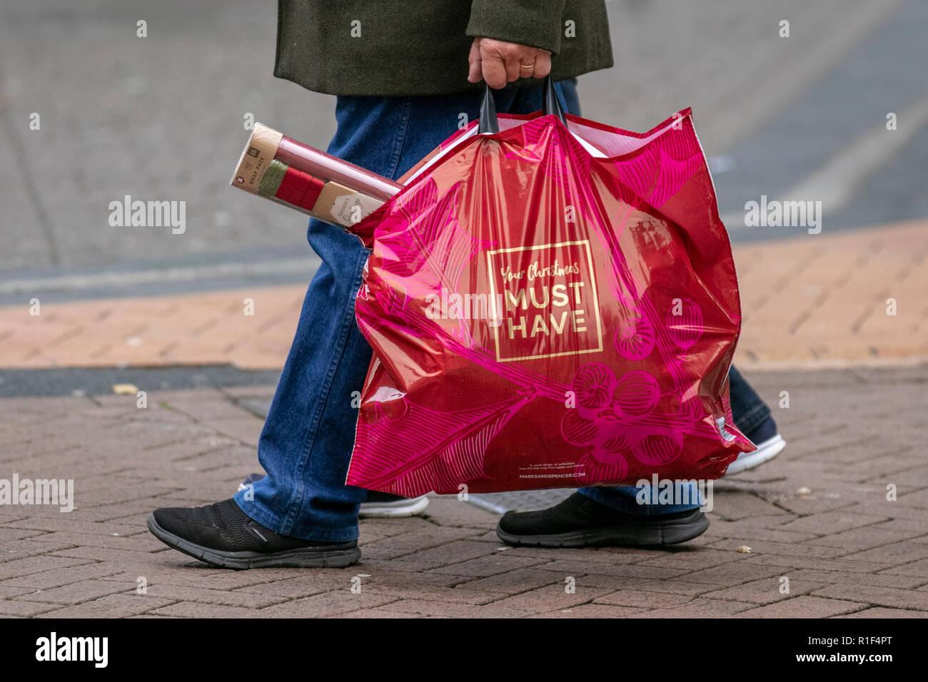 Neue wintermode -Fotos und -Bildmaterial in hoher Auflösung – Alamy
