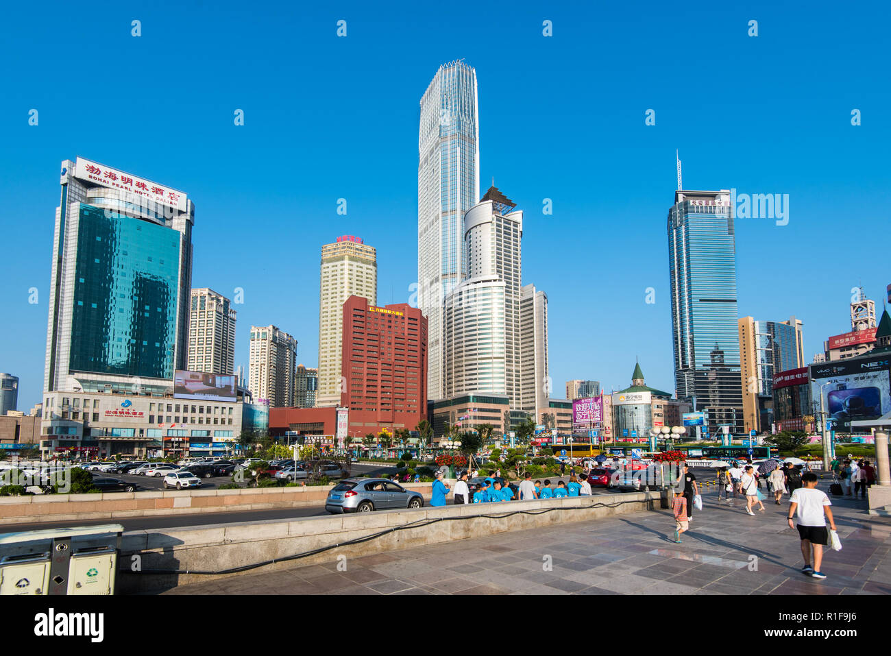 DALIAN, Provinz Liaoning, China - 22 May 2018: Allgemeine Ansicht in der Nähe von Dalian Bahnhof. Stockfoto