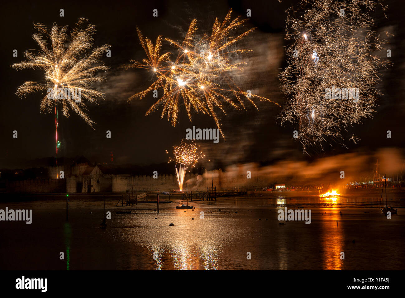 Feuerwerk in Portsmouth Harbour Stockfoto