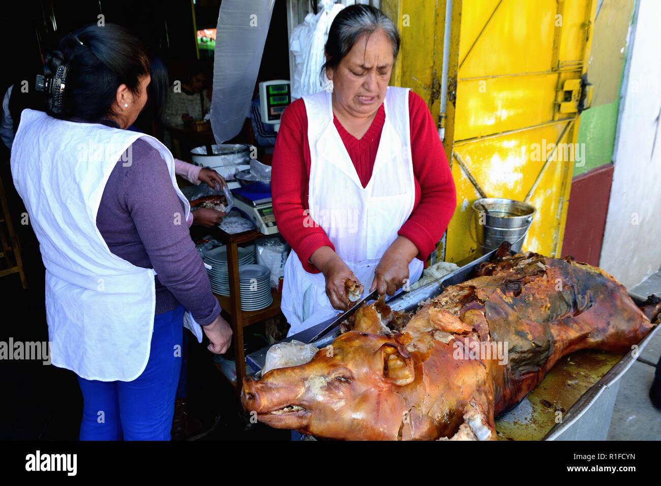 Gebratenes Spanferkel - HUARAZ. Abteilung der Ancash. PERU Stockfoto
