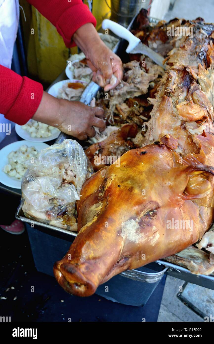 Gebratenes Spanferkel - HUARAZ. Abteilung der Ancash. PERU Stockfoto