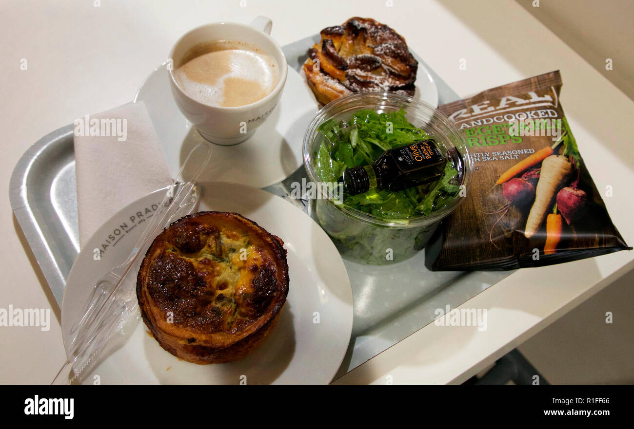 Vegetarisches Mittagessen im Maison Pradier, Flughafen Charles de Gaulle, Paris Stockfoto
