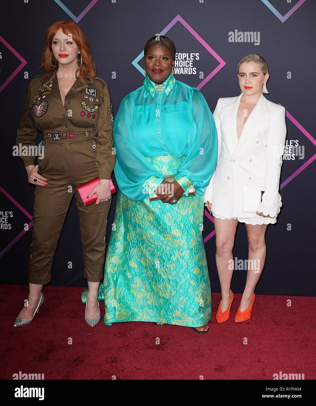SANTA MONICA, CA - 11. NOVEMBER: Christina Hendricks, Retta, Mae Whitman die People's Choice Awards 2018 Barker Hangar am 11. November 2018 nehmen an in Santa Monica, Kalifornien. Foto: imageSPACE/MediaPunch Stockfoto