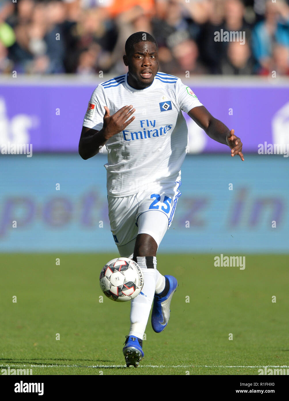 Orel MANGALA (HH), Fußball 2. 1. Fussballbundesliga, 13. Spieltag, Erzgebirge Aue (AUE) - HSV Hamburg Hamburg Hamburg (HH) 1:3, 10/11/2018 in Aue/Deutschland. € | Nutzung weltweit Stockfoto