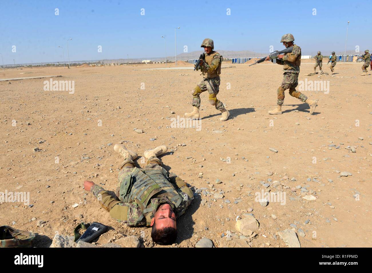 Kandahar, Afghanistan. 11 Nov, 2018. Afghanische Soldaten die Teilnahme an einem Training an einer militärischen Training Center in der Provinz Kandahar, Afghanistan, an November 11, 2018. Rund 1.300 afghanische Soldaten haben einen 9-wöchigen Ausbildung in Kandahar, entsprechend einer lokalen Beamten. Credit: Sanaullah Seiam/Xinhua/Alamy leben Nachrichten Stockfoto