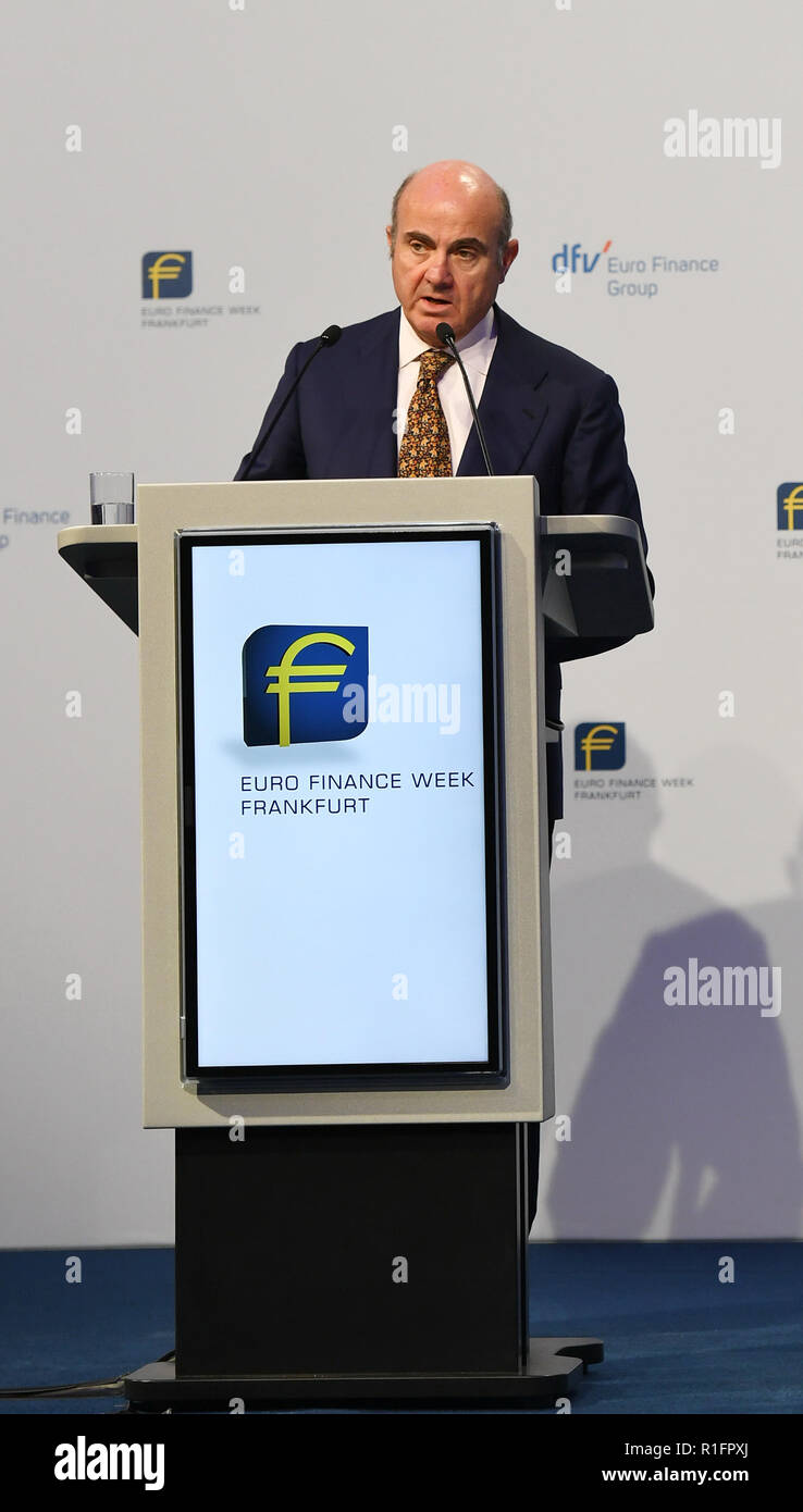 (181112) - Frankfurt, November 12, 2018 (Xinhua) - Europäische Zentralbank Vizepräsident Luis de Guindos spricht auf der Konferenz zur Eröffnung des 21. Euro Finance Week in Frankfurt am Main, Deutschland, November 12, 2018. Um mit GO: EZB-Offiziellen betont drei große finanzielle Stabilität Bedrohungen. (Xinhua / Lu Yang) (dtf) Stockfoto