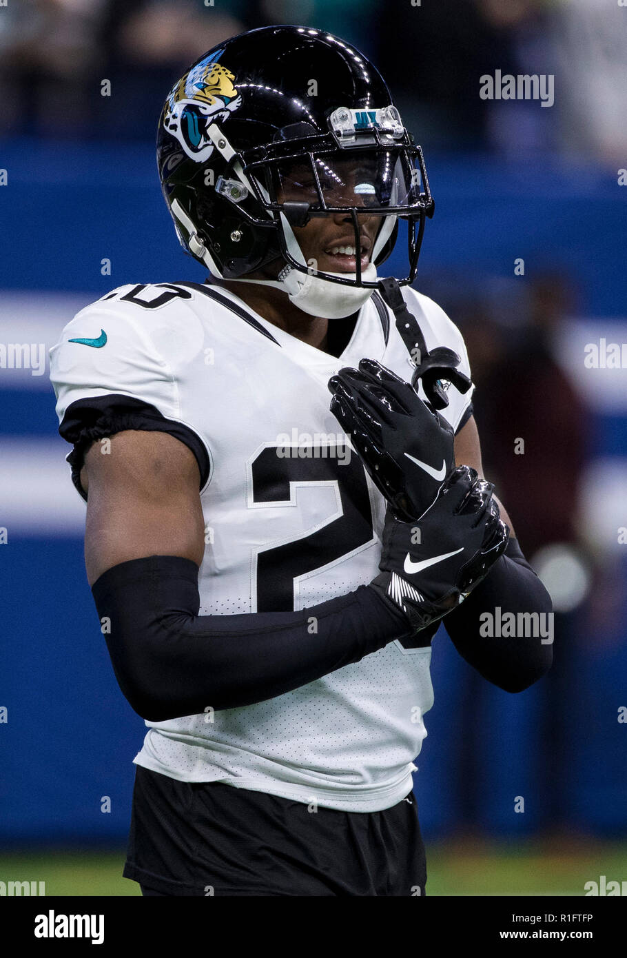 Indianapolis, Indiana, USA. 11 Nov, 2018. Jacksonville Jaguars Defensive zurück Jalen Ramsey (20) Während NFL Football Spiel Action zwischen der Jacksonville Jaguars und die Indianapolis Colts im Lucas Oil Stadium in Indianapolis, Indiana. Indianapolis Jacksonville 29-26 besiegt. Johann Mersits/CSM/Alamy leben Nachrichten Stockfoto