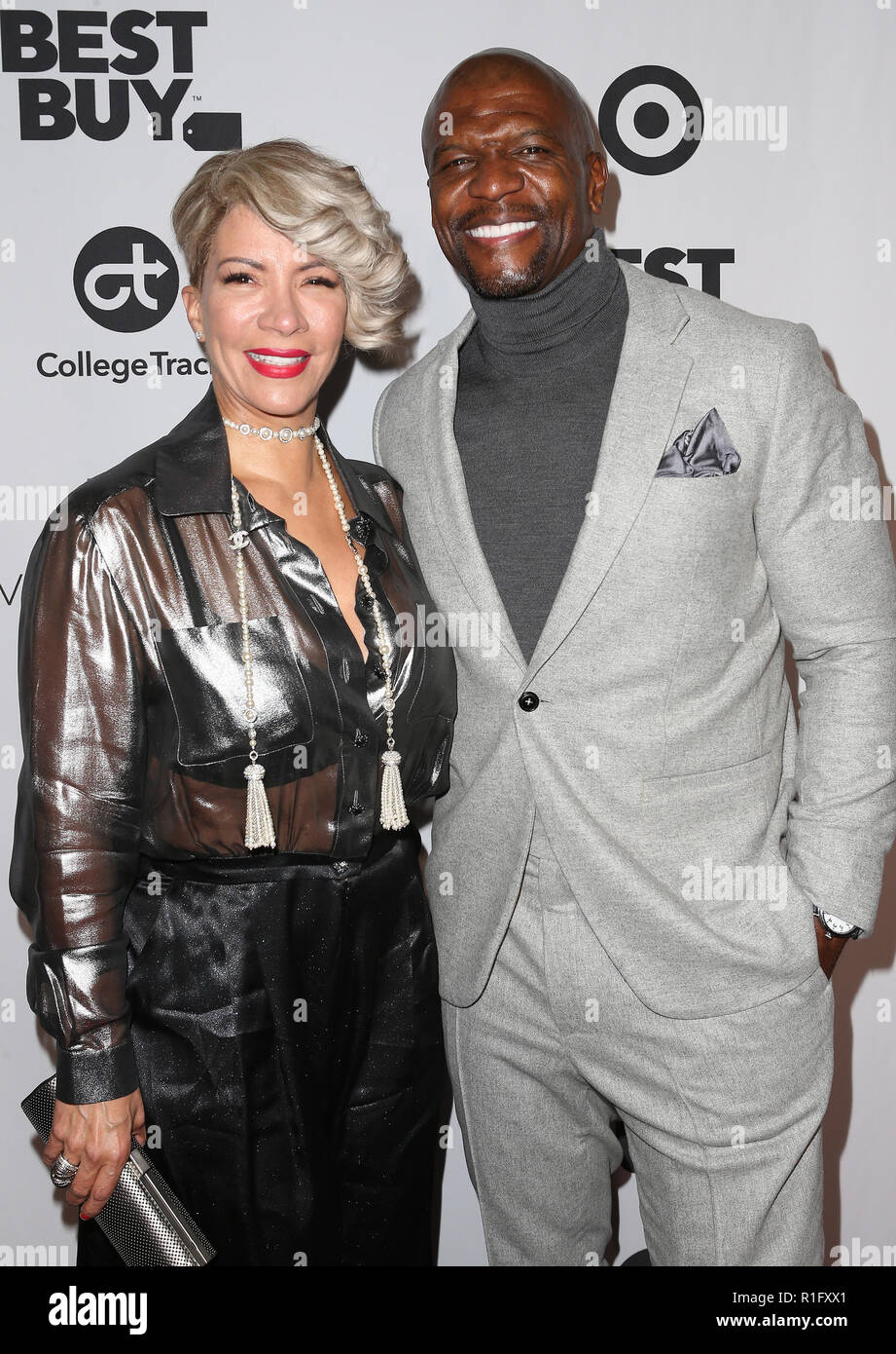 Beverly Hills, Kalifornien, USA. 8 Nov, 2018. Rebecca Crews und Terry Crews während Ankunft für den Eva Longoria Grundlage Abendessen Gala. Credit: Faye Sadou/AdMedia/ZUMA Draht/Alamy leben Nachrichten Stockfoto