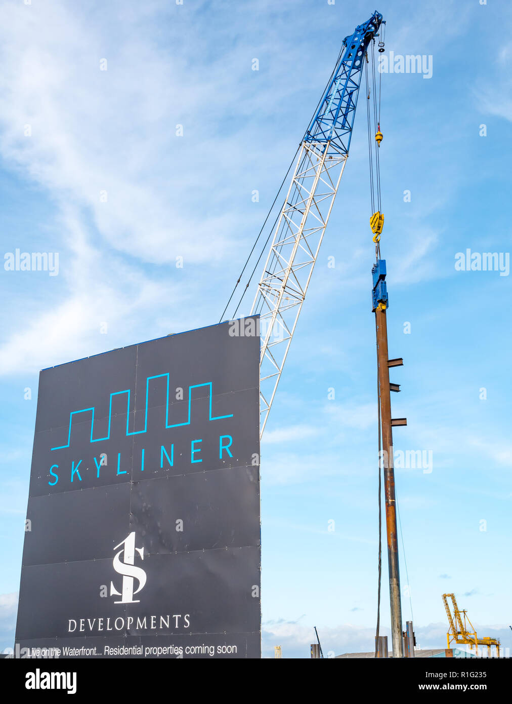 Skyliner Baustelle durch S1 developemnts mit Kran, Leith Harbour, Edinburgh, Schottland, Großbritannien Stockfoto