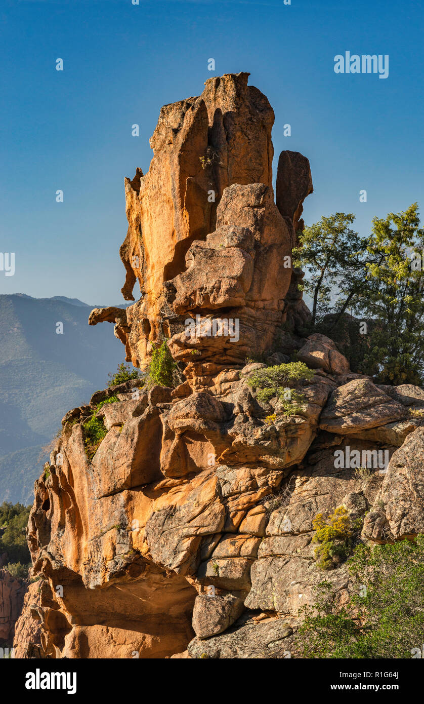 Taffoni rock, orange porphyritic Granitfelsen, bei Les Calanche von Piana, UNESCO-Weltkulturerbe, in der Nähe der Stadt von Piana, Corse-du-Sud, Korsika, Frankreich Stockfoto