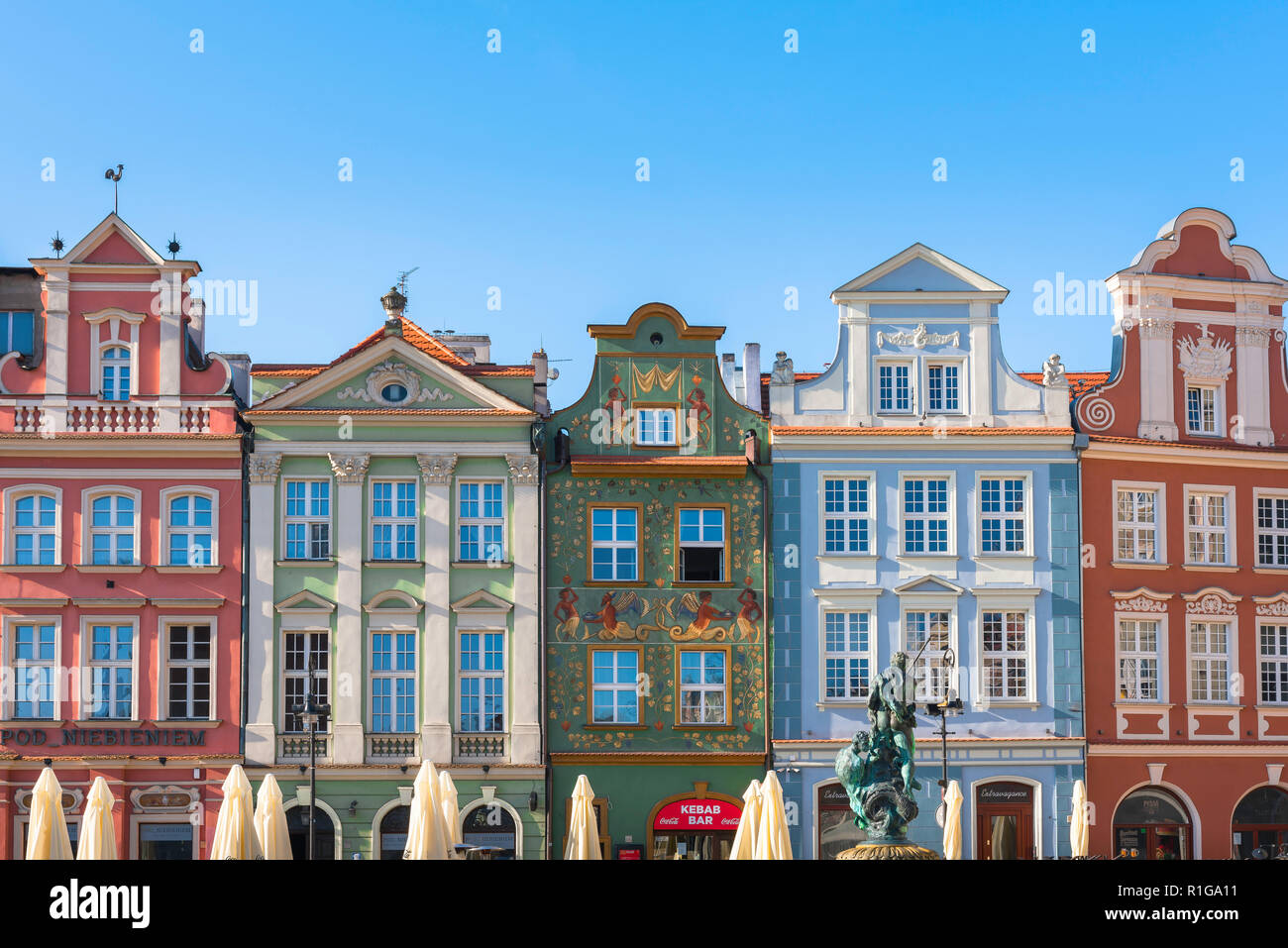 Großpolen Polen Farbe, Blick auf die farbenfrohen barocken Giebelhaus Gebäude auf dem Marktplatz in Posen, Polen. Stockfoto