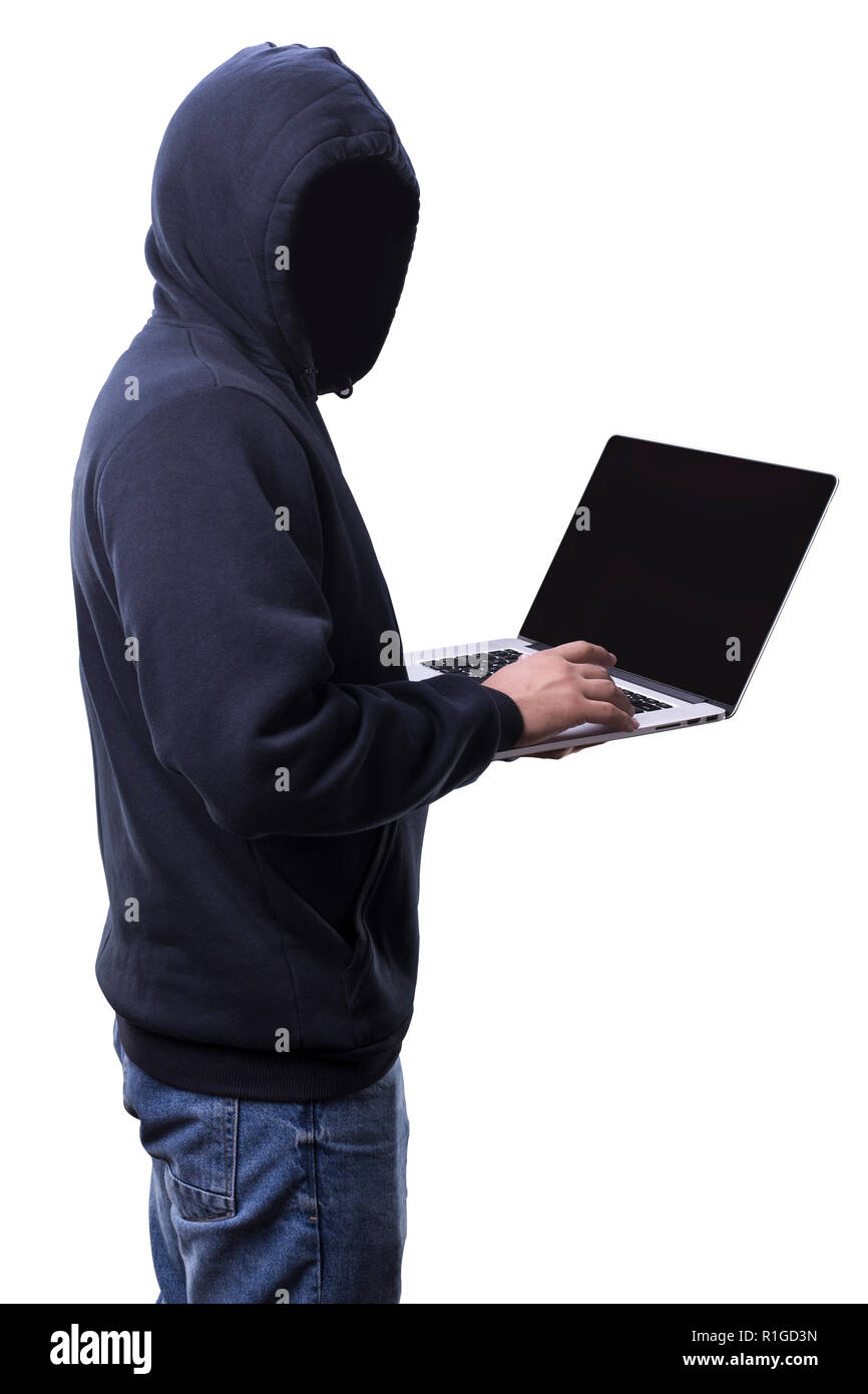 Hacker in der Haube ohne Gesicht mit Laptop auf weißem Hintergrund Stockfoto