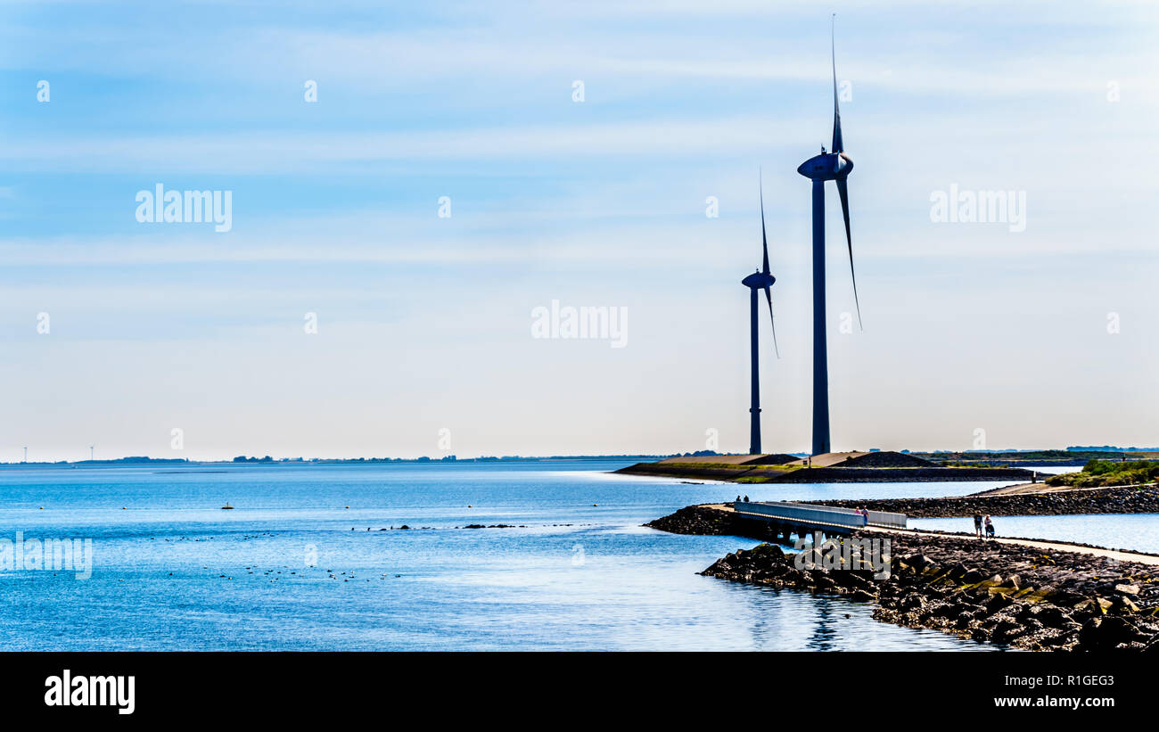 Windkraftanlagen in der Oosterschelde Einlass am Neeltje Jans Insel im Delta Werke Sturmflutwehr in Zeeand Provinz in den Niederlanden Stockfoto