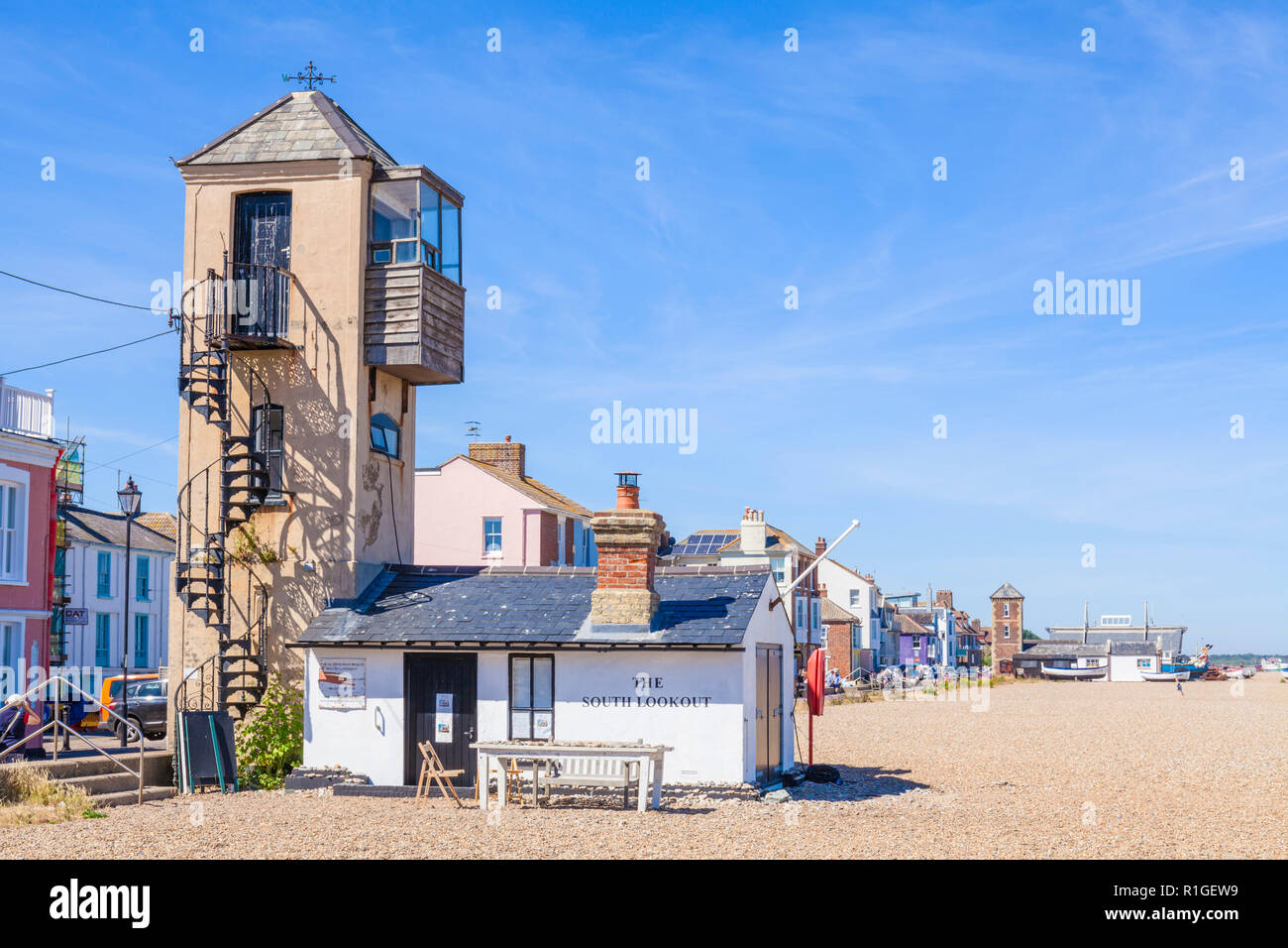 Aldeburgh Suffolk Henne Strand Kiesstrand Kiesstrand mit dem berühmten Turm der Henne Strand Suche internationale Kunst Reiseziel GROSSBRITANNIEN Stockfoto
