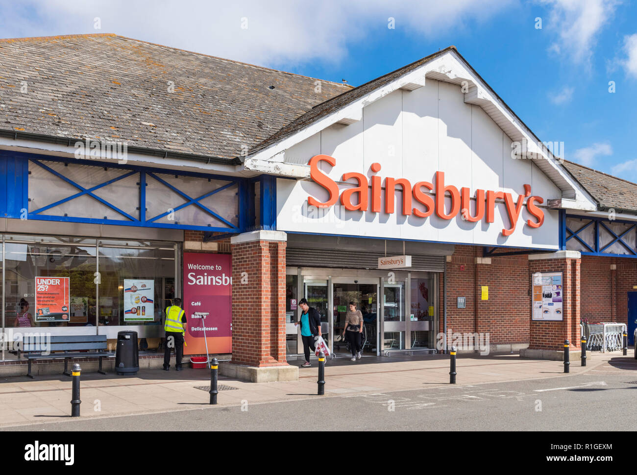 Sainsburys store Exterieur Sainsburys Supermarkt mit orange sainsburys Zeichen außerhalb logo Great Yarmouth in Norfolk England UK GB Europa Stockfoto