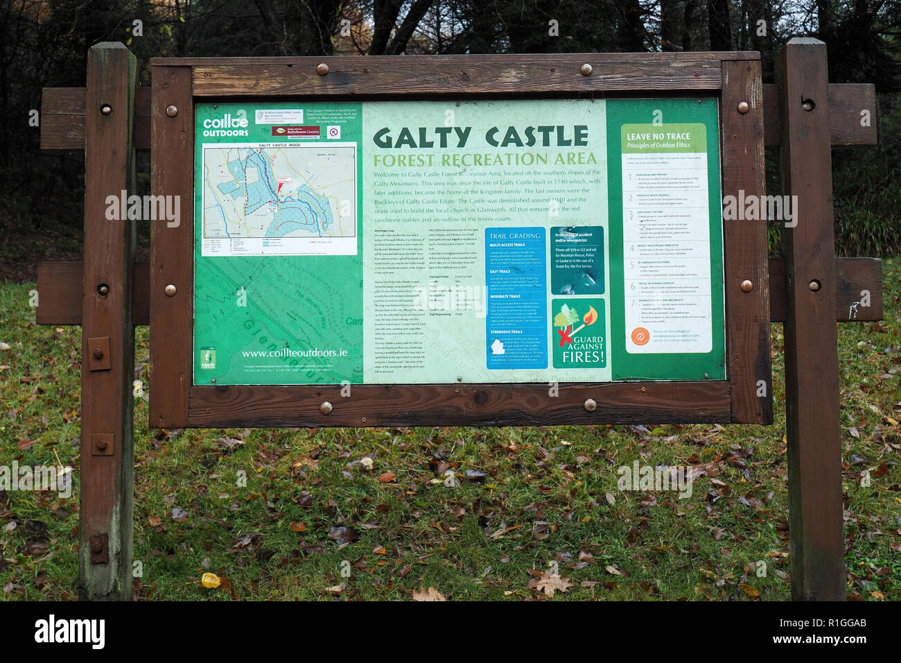 Informationen für Besucher an Galtee Schloss Woods, Limerick, Irland, Stockfoto
