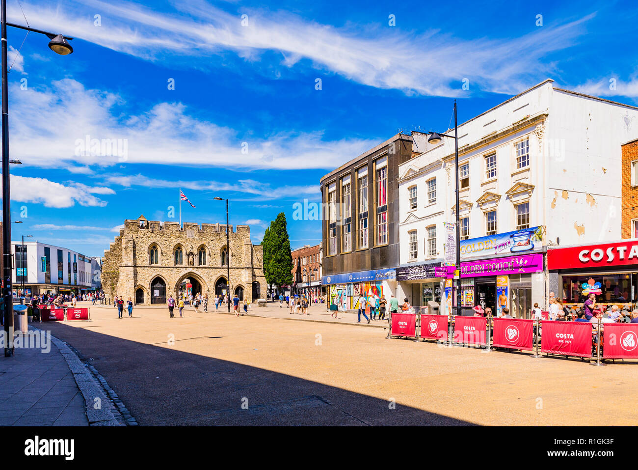 Hohe Stret, Bargate im Hintergrund. Southampton, Hampshire, England, Vereinigtes Königreich, UK, Europa Stockfoto