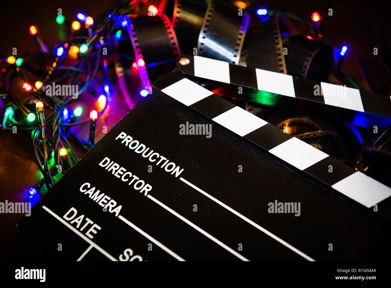 Extreme Nahaufnahme der film Schiefer und Weihnachten Licht im Hintergrund Stockfoto