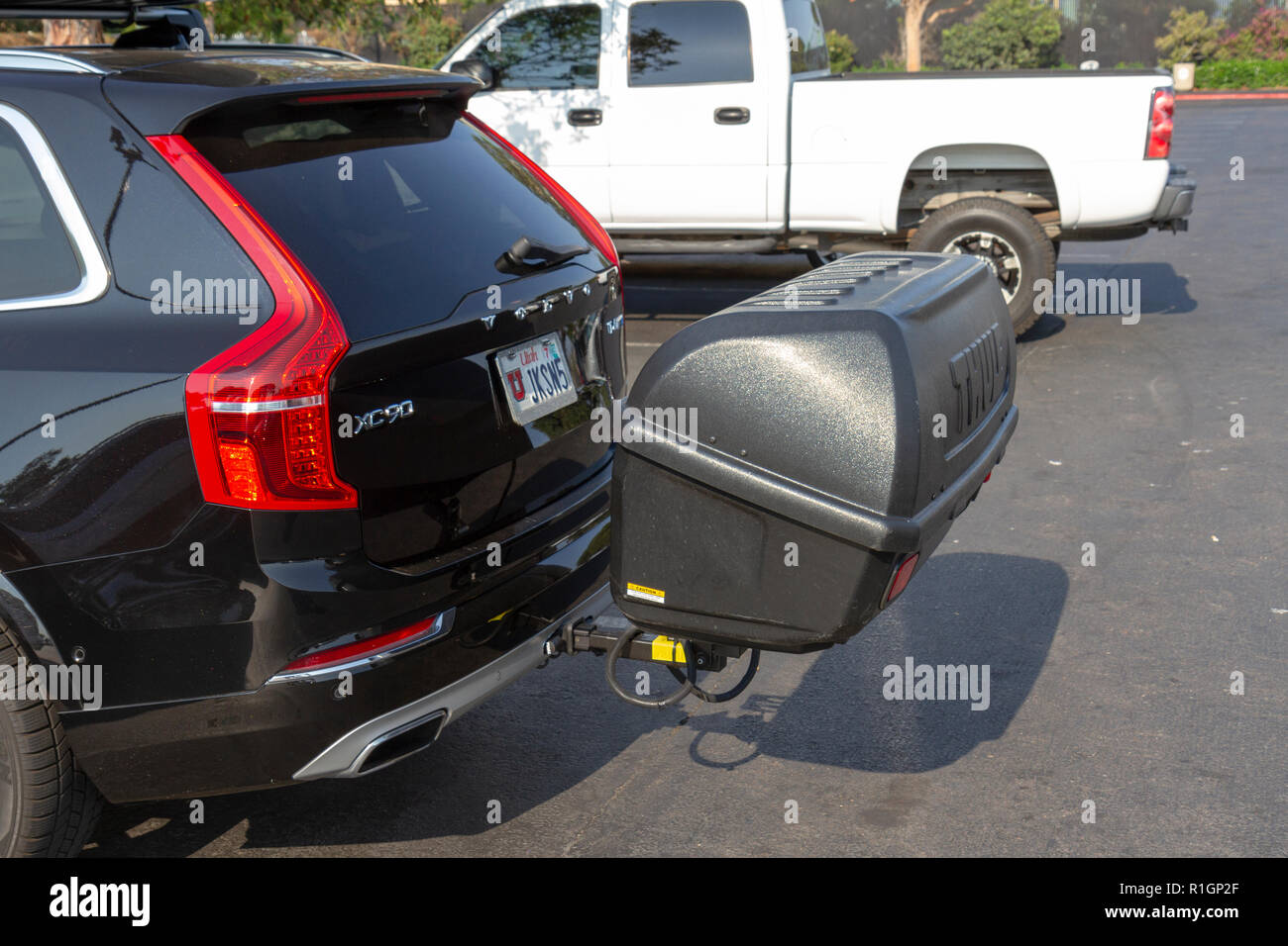 Eine Anhängerzugvorrichtung Ladekasten auf einem Lkw in SeaWorld San Diego, California, United States geparkt. Stockfoto