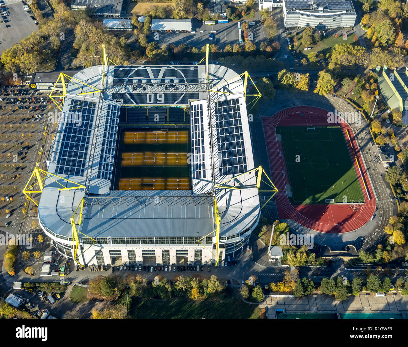 Luftaufnahme, Westfalenstadion, SignalIdunaPark, BVB Stadion, Stadion  Heizung, Boden Heizung, Solar Panels, Schönau, Dortmund, Ruhrgebiet,  Nordrhein-Westfalen Stockfotografie - Alamy