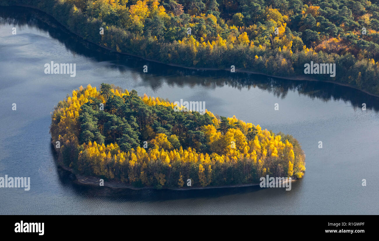 Haubachsee mit bewaldeter insel Fotos und Bildmaterial in hoher