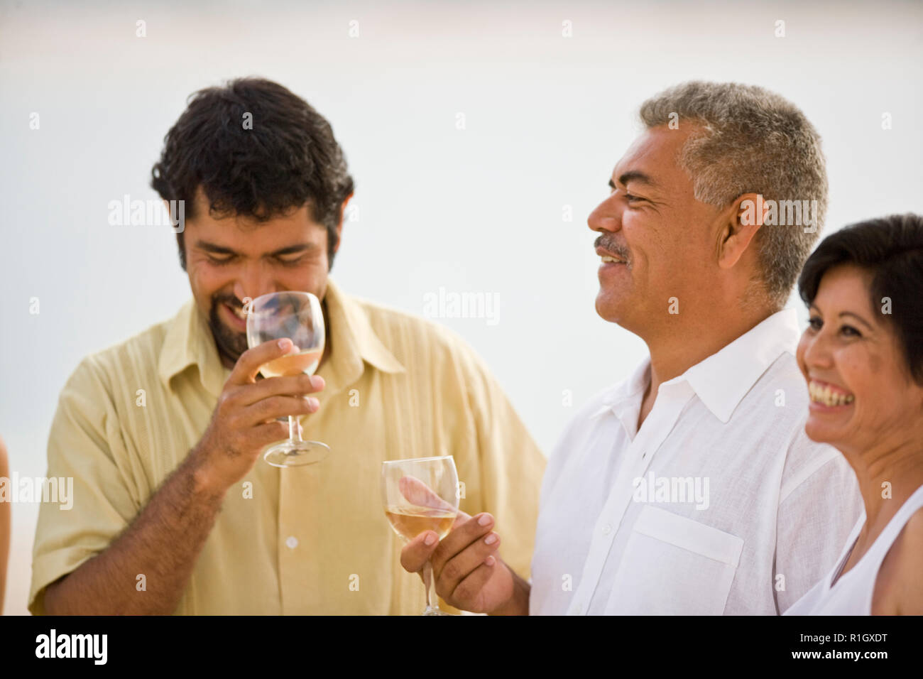 Leute genießen Beach Resort get-together Stockfoto
