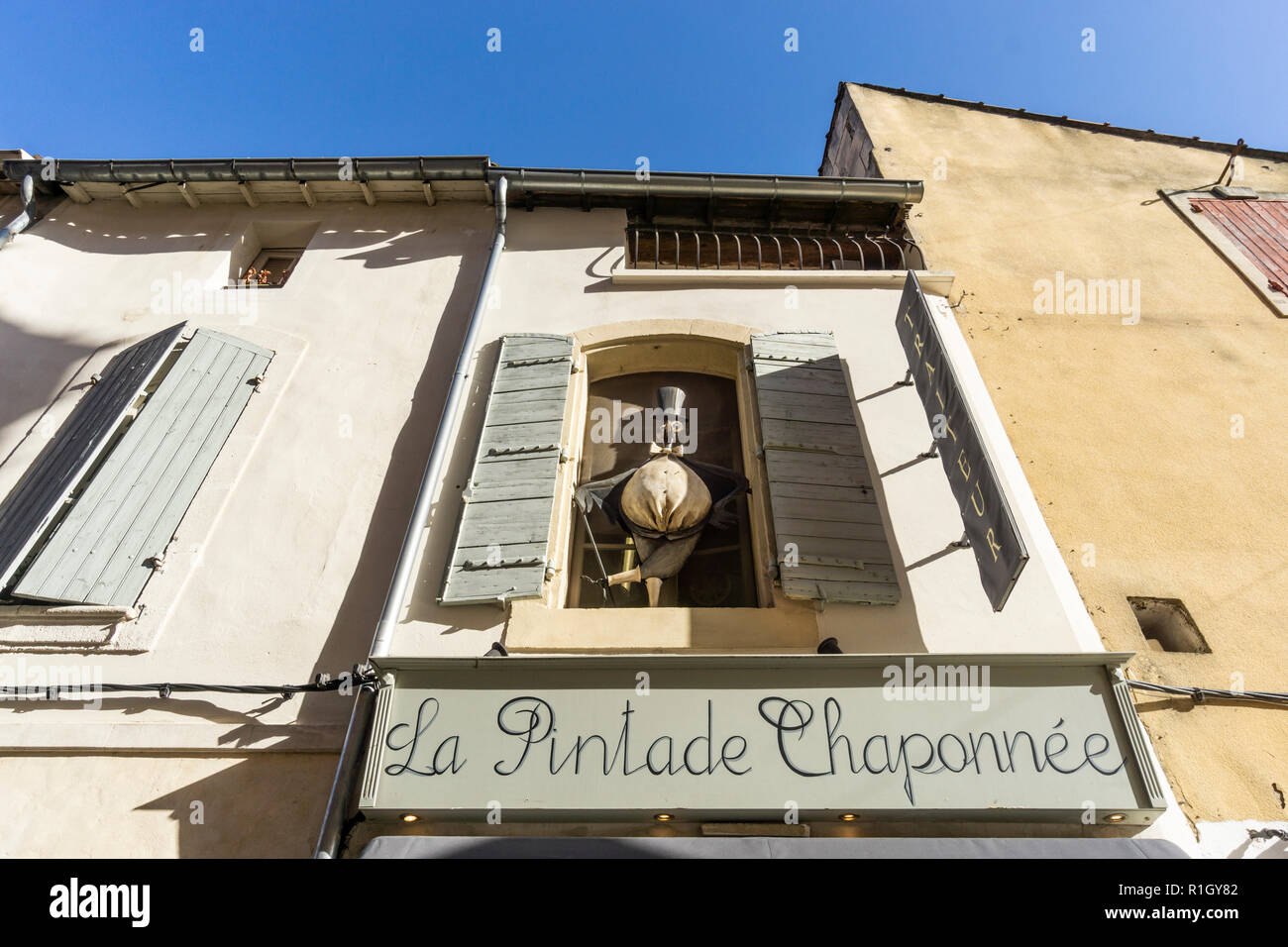 La Pintade Chaponnee, Gourmet Deli Shop, take away, Fassade mit lustigen Stockfoto
