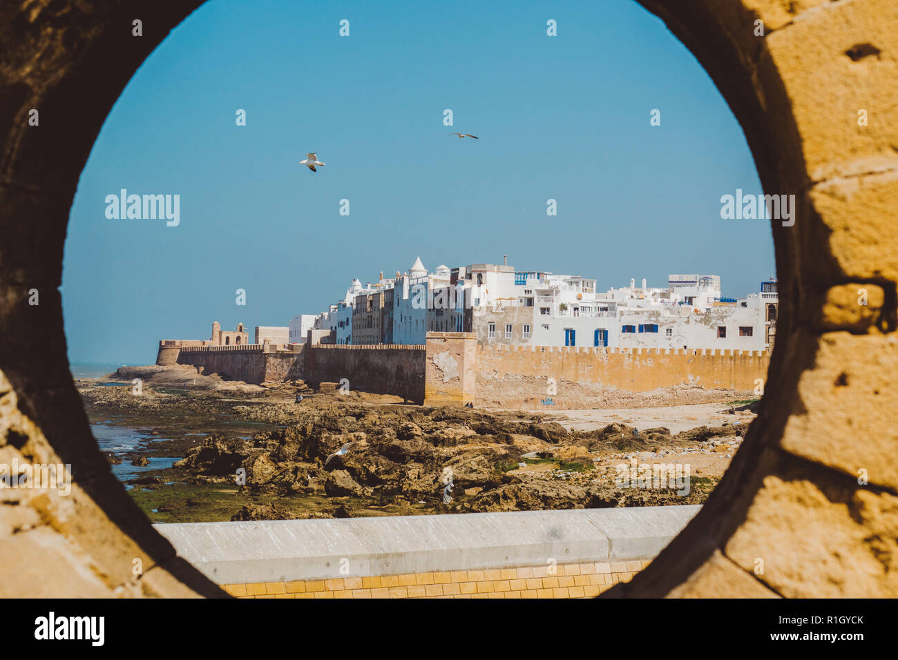 Altstadt von Essaouira und seine Stadtmauer, vom Hafen Skala gesehen. Atlantikküste, Marokko, Nordafrika, Afrika Stockfoto